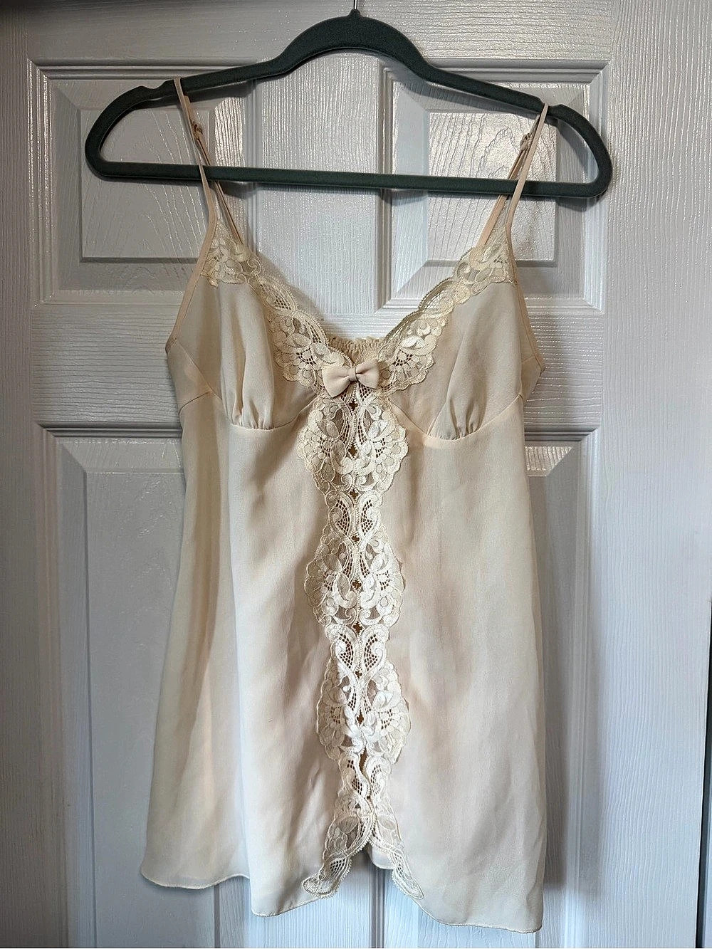 Victoria's Secret Lace Chemise in Cream Size Medium